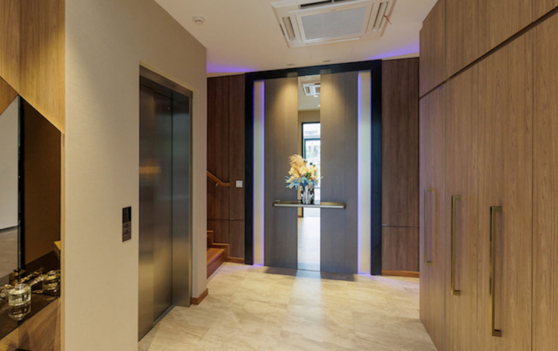 Type B basement arrival with private lift